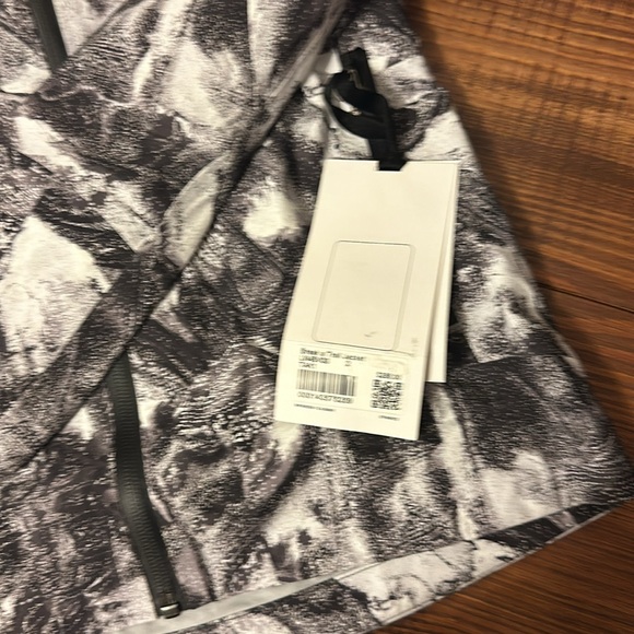 Lululemon Break A Trail Jacket
Take Flight Grey Multi - Picture 8 of 9